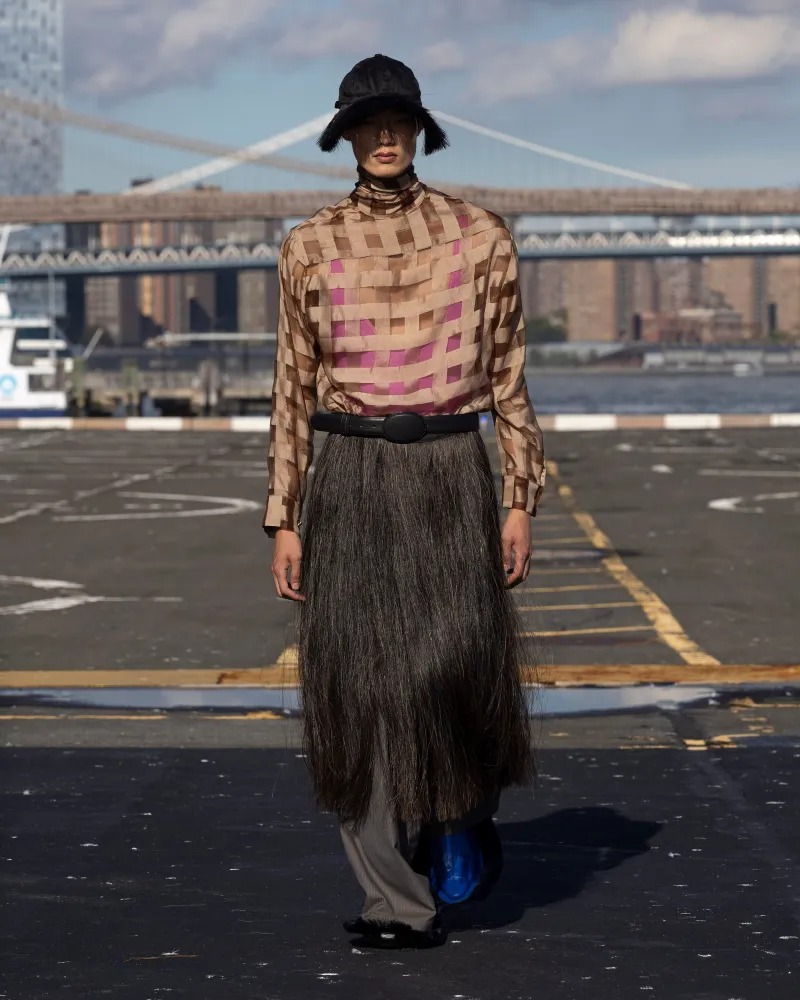 Hair texture used as a sculptural fashion detail